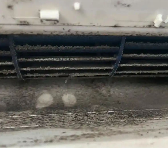 厦门市空调吹的风有股烧焦味是怎么回事